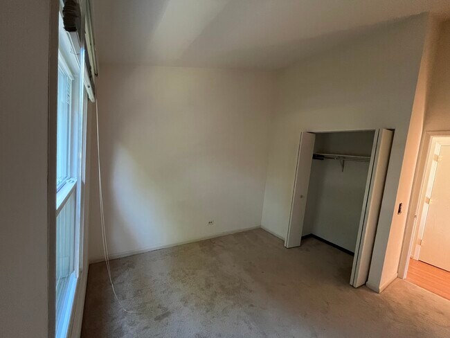 Foto del edificio - 1404 Queensgreen Cir