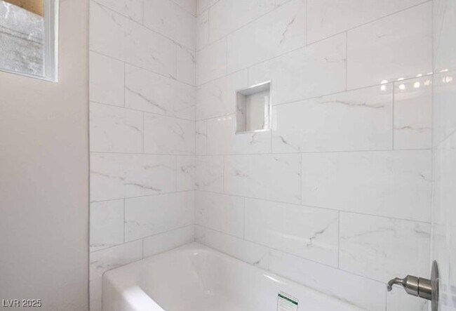 Foto del edificio - 239 W Cleveland Ave