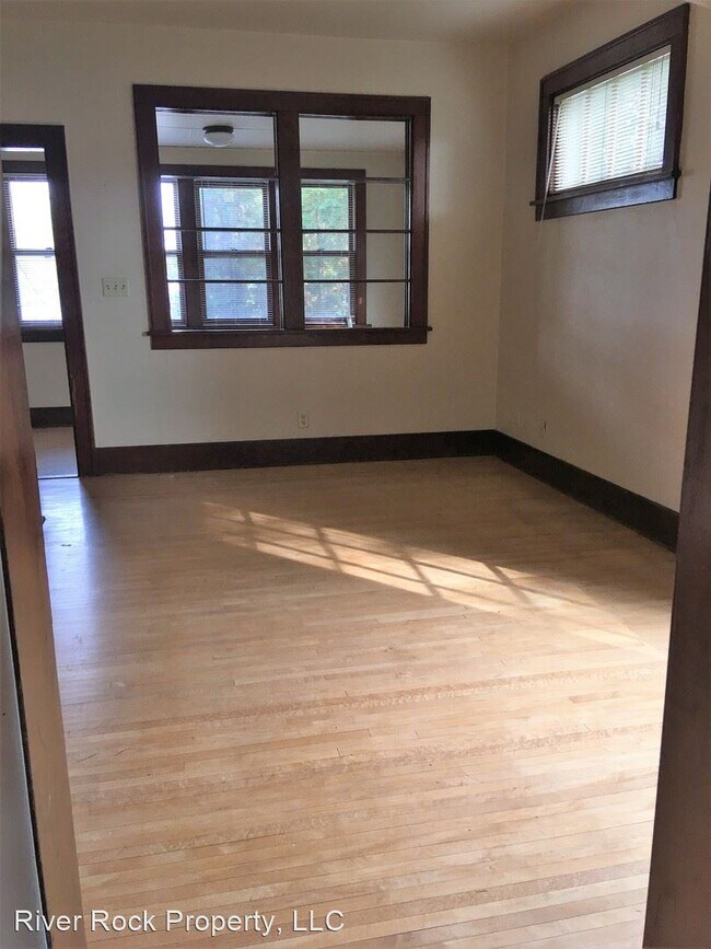 Building Photo - 2 br, 1 bath House - 17 1/2 1st Ave NE