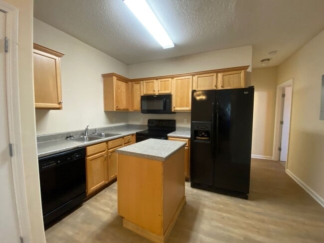 Building Photo - BRIDGEWATER HOME! PRE-LEASING FOR AUGUST 2025!