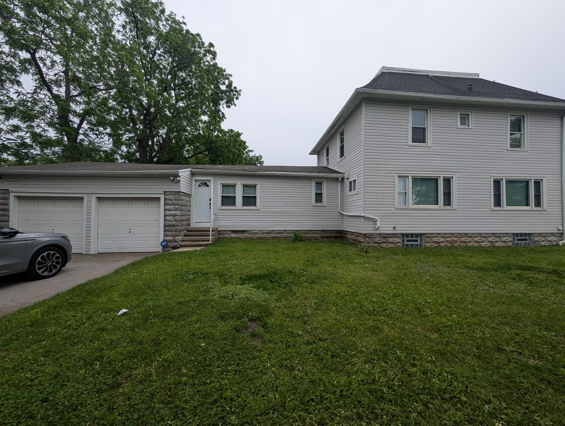 Primary Photo - 150 Mount Read Blvd