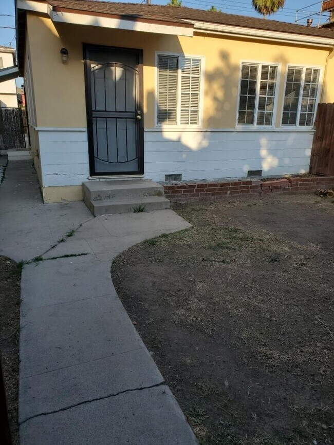 Building Photo - 3828 Bentley Ave