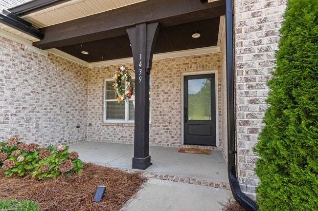 Building Photo - 4 Bed 3.5 Bath Home on the Golf Course