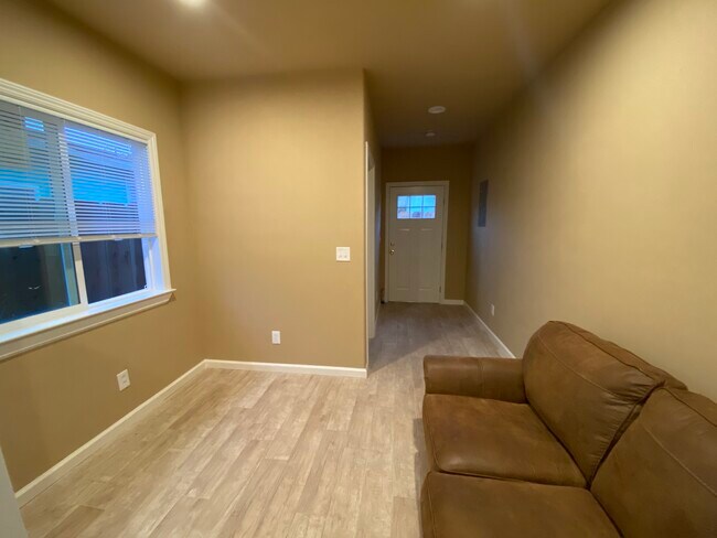 Building Photo - 124 Reams Ct