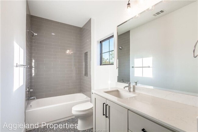 Building Photo - 2 br, 2 bath House - 806 Thomas - Garage A...