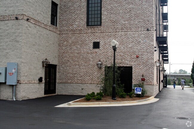 Building Photo - 5434 Peachtree Rd