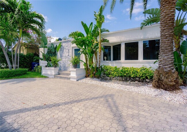 Foto del edificio - 8934 Harding Ave