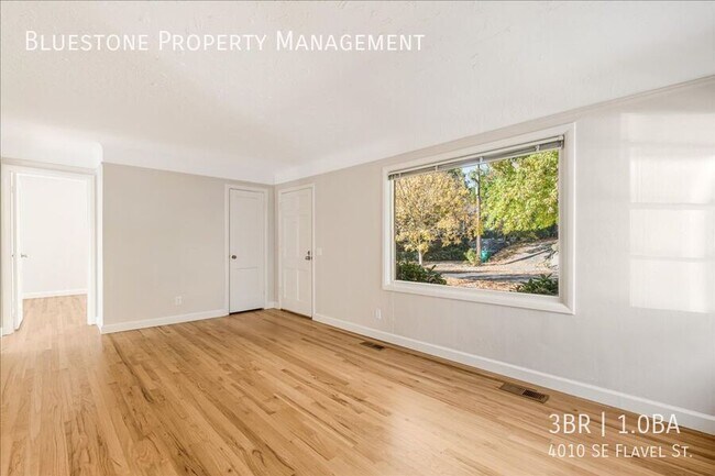 Foto del edificio - 2 WEEKS FREE RENT! | Charming Cape Cod 3 B...