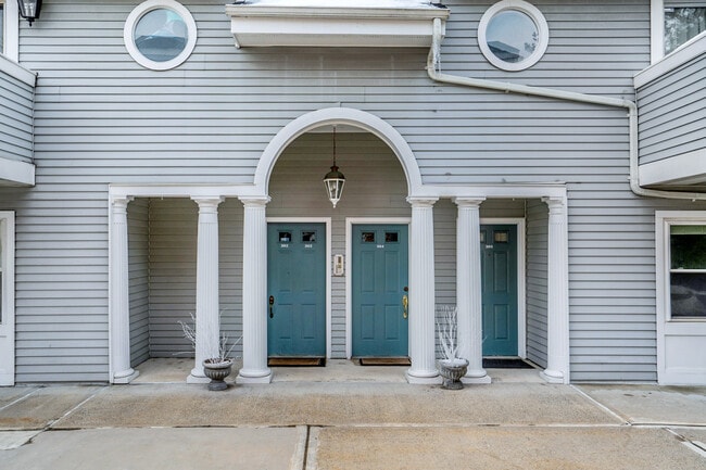 Building Photo - 36 Greenridge Ave