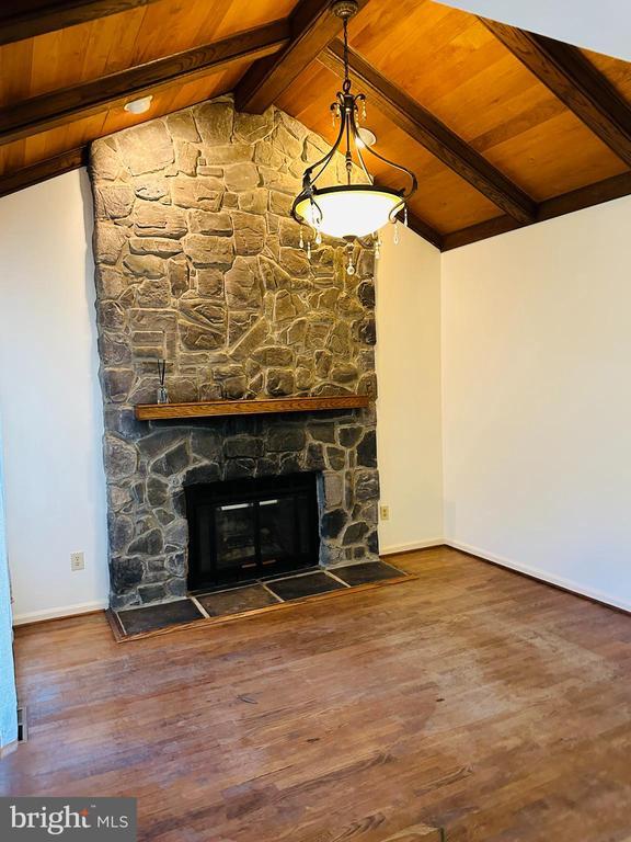 Building Photo - 7 Bentridge Ct