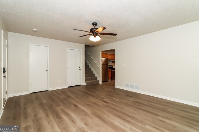 Building Photo - 41 Valley Dr