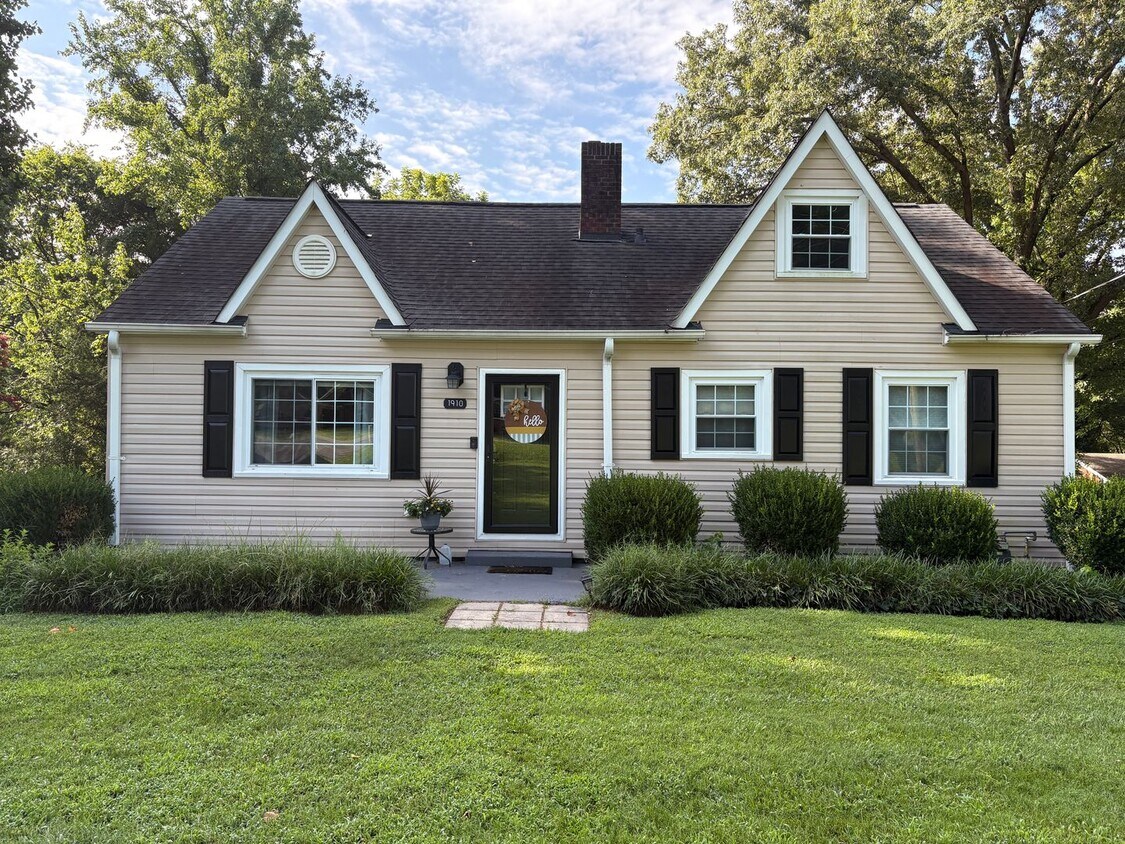 Primary Photo - 3 Bedroom, 3 Bathroom House in Winston-Salem!