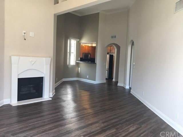 Building Photo - 8665 Burton Way