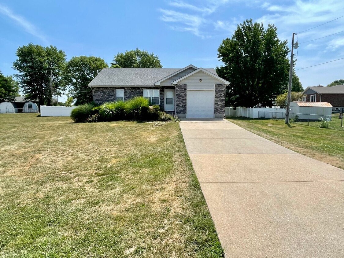 Primary Photo - 2 bedroom; 2 bathroom House - AVAILABLE SOON!