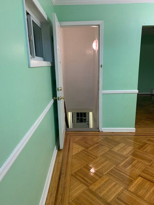Entry - 9153 98th St
