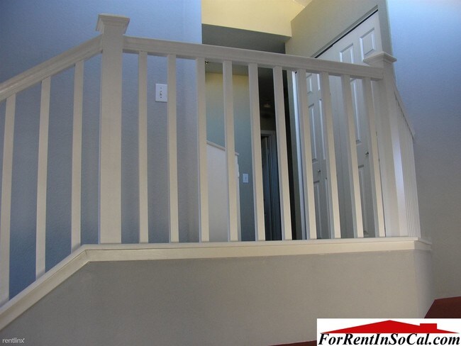 Foto del edificio - 521 S Marigold Ln