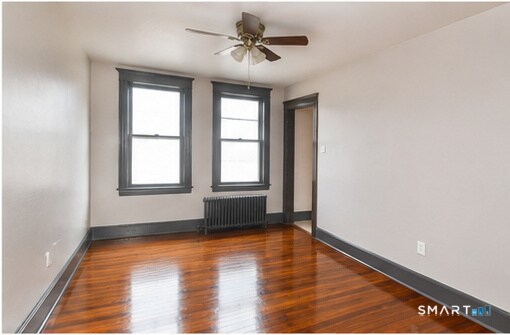 Foto del edificio - 2341 Barnum Ave