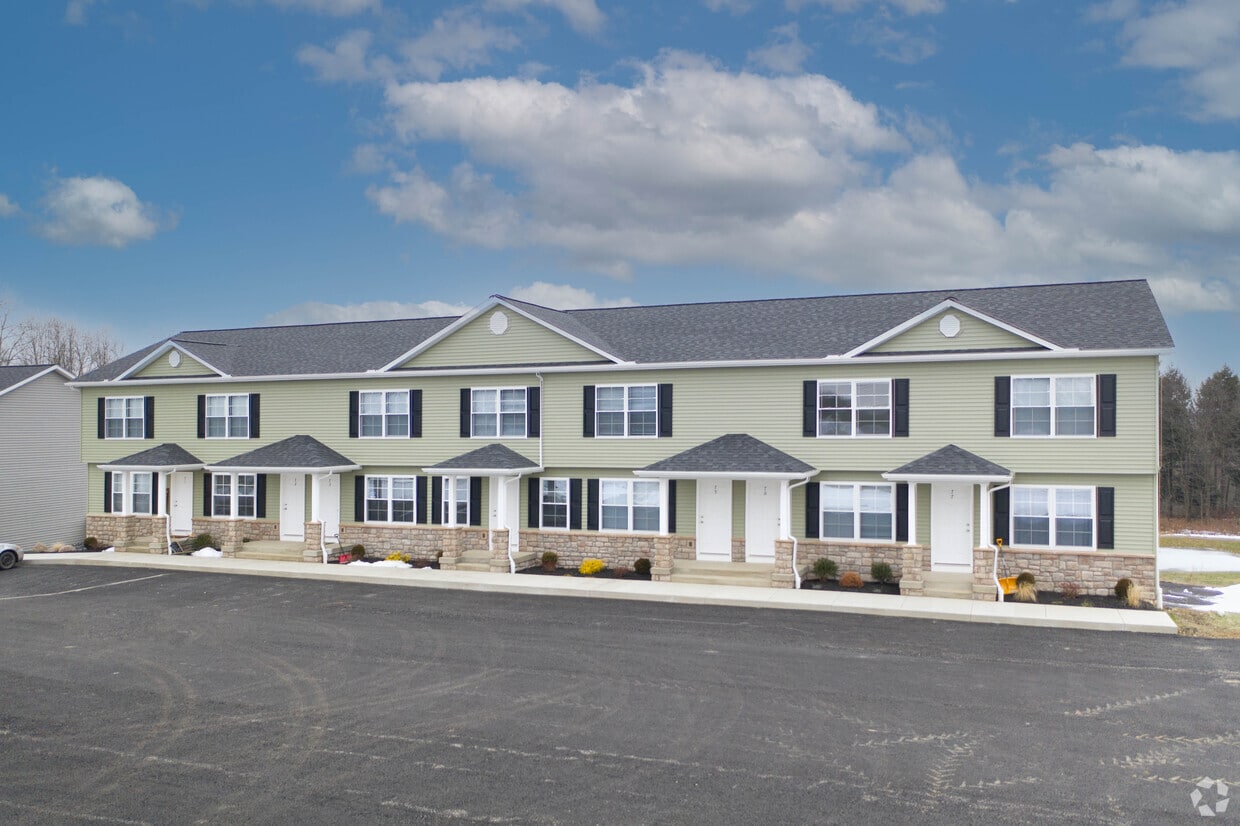 Woodland Hills Apartments in Waterford, PA