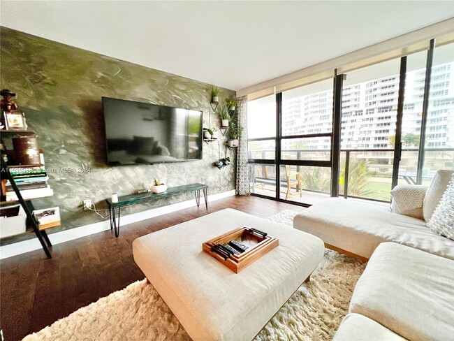 Foto del edificio - 600 NE 36th St