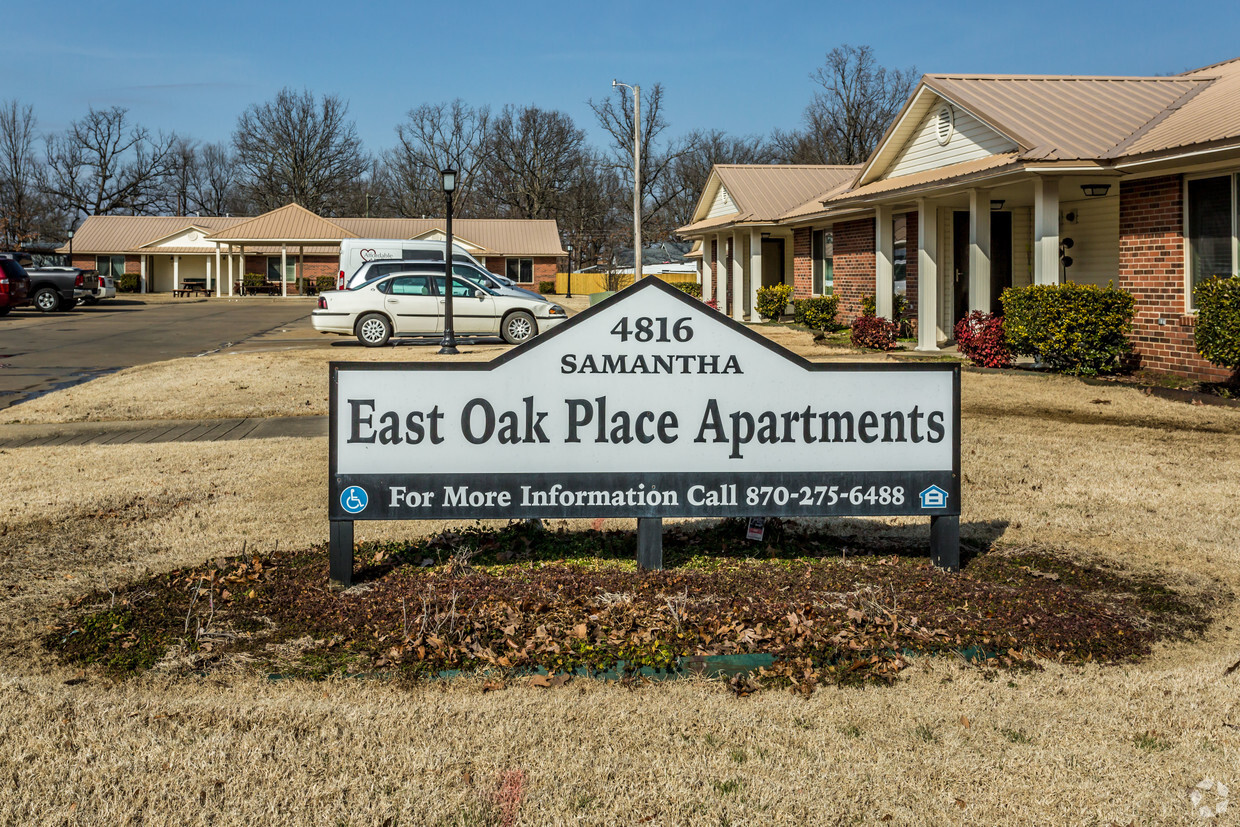 Foto del edificio - East Oak Place Apartments