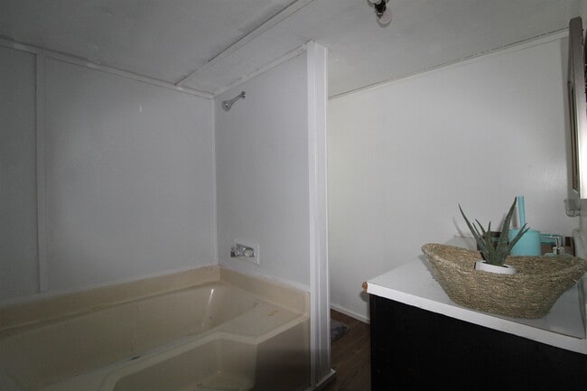 Building Photo - 60 Tency Ln NE