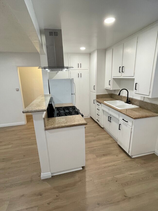 Dining room Unit 1 - 571 W 12th St