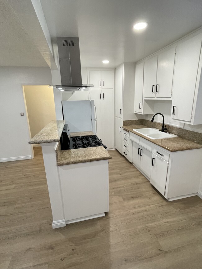 Dining room Unit 1 - 571 W 12th St