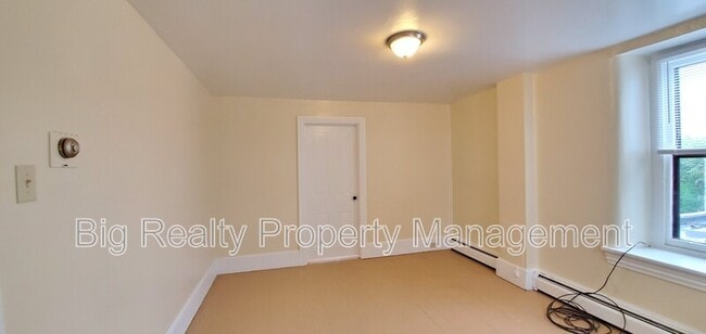 Building Photo - 128 New St