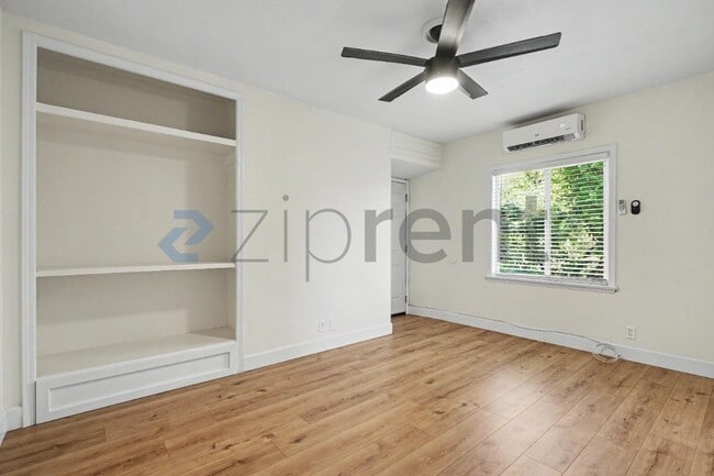 Building Photo - Unit