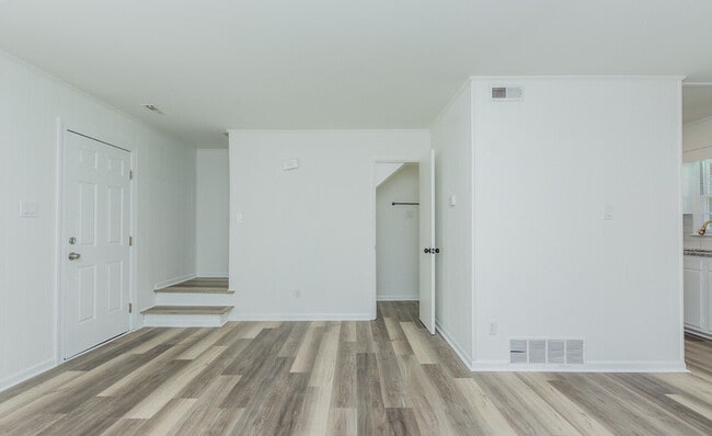 Building Photo - Myers Pointe