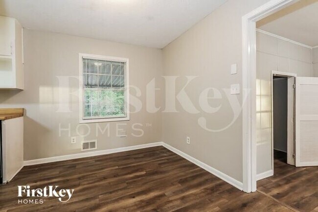Foto del edificio - 6989 Adel Ln