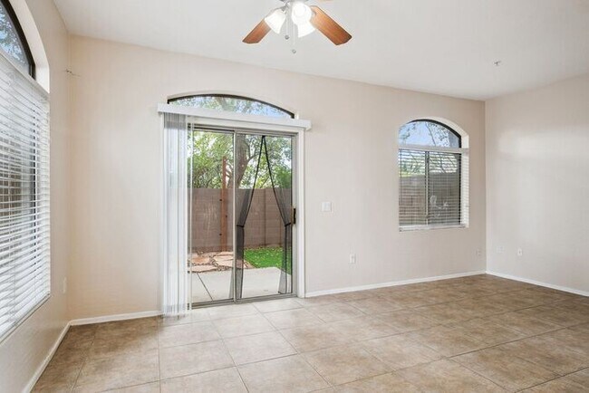 Foto del edificio - Charming 3-bed, 2-bath townhome in gated community!