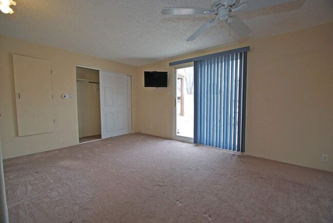 Building Photo - 1224 Maclovia St