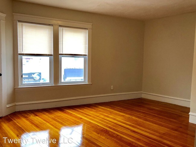 Building Photo - 710 Cranston St