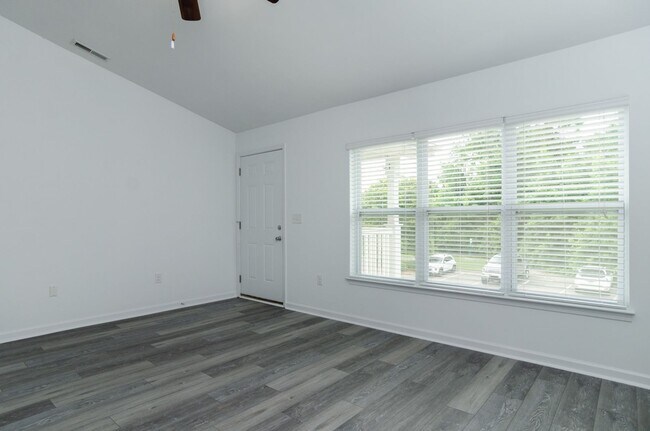 Foto del edificio - 4429 Jay Bird Cir