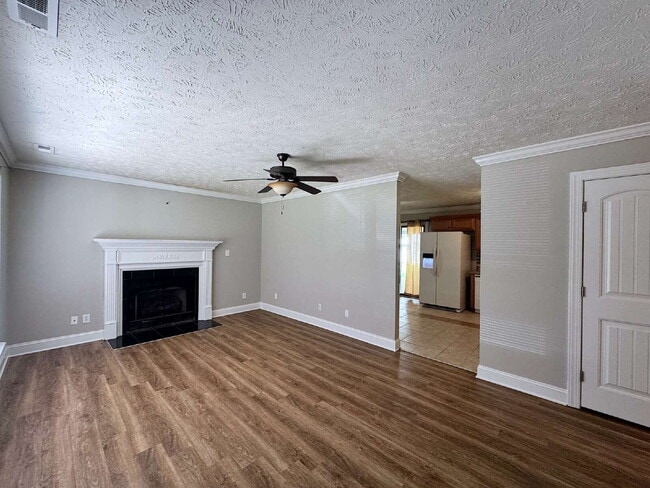 Foto del edificio - Well Maintained Three Bedroom Home in Hope...