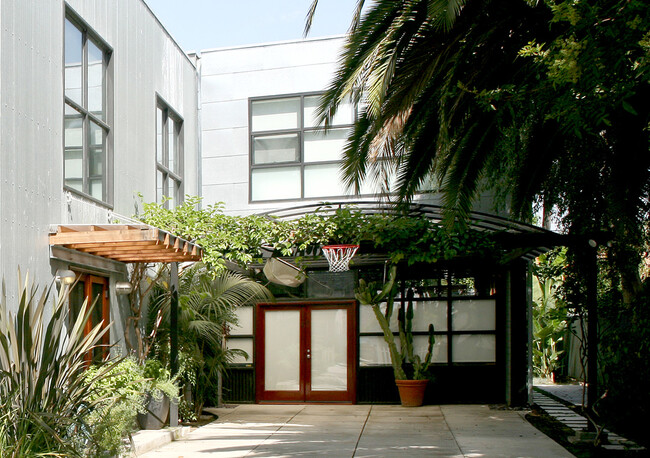 The 2 stories unit - 12915 Greene Ave