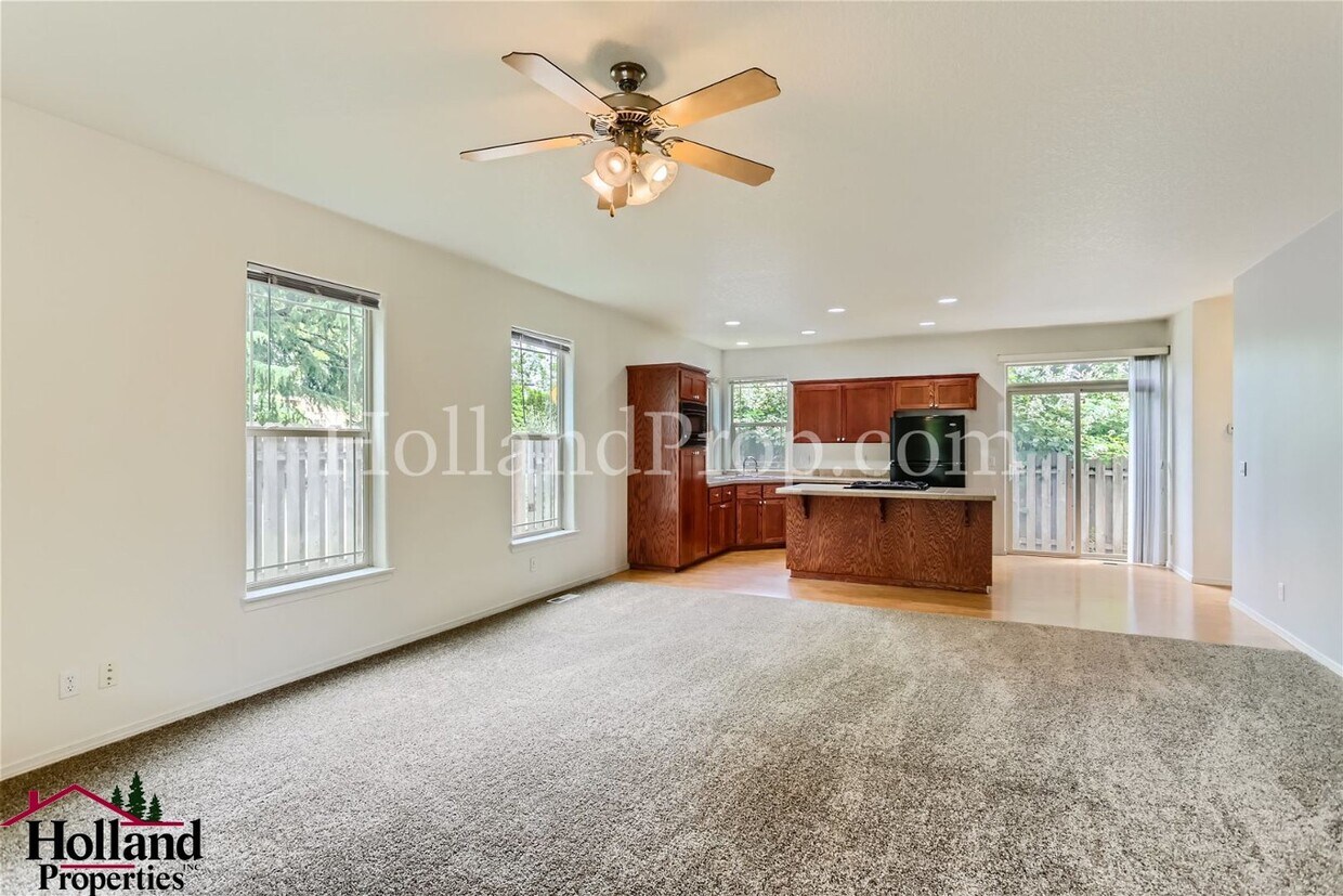 Primary Photo - Lovely 3 Bedroom 2.5 Bath in Aloha