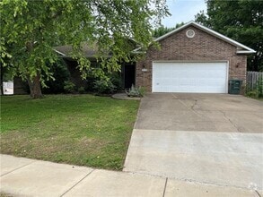 Building Photo - 2678 E Magnolia Dr