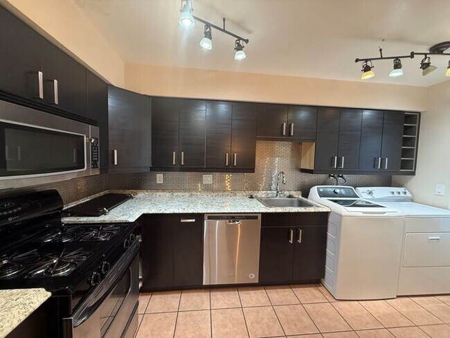 Foto del edificio - Townhome For Rent