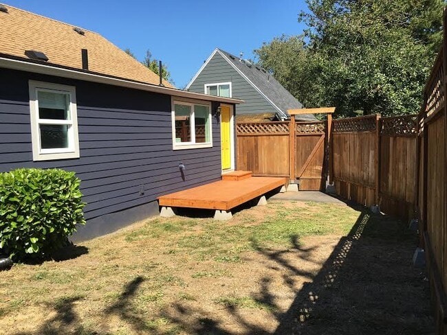 Exterior - Backyard - 4614 NE Going St