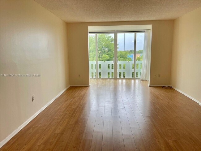 Foto del edificio - 919 Hillcrest Dr