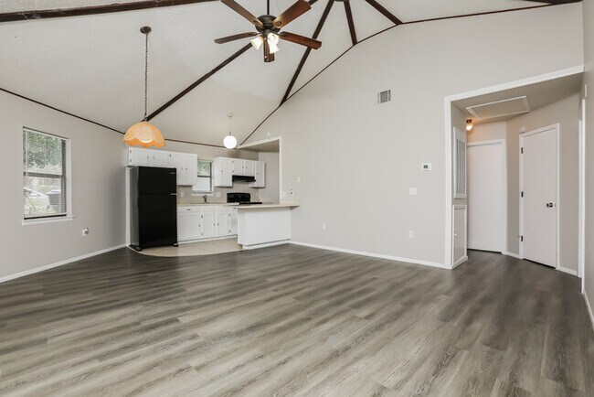 Building Photo - Adorable 2BR 1BA Home