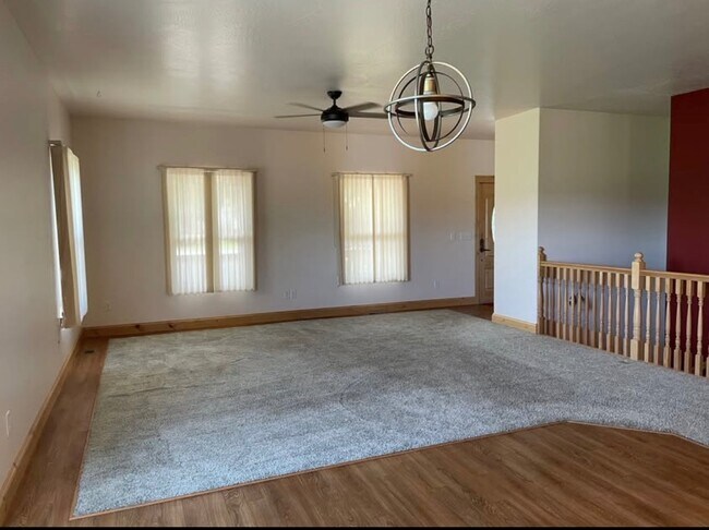 Foto del edificio - Bauer Rentals - 245 N. DAVIS ST