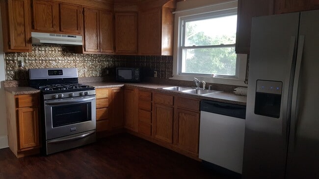 Photo - Beautiful Home On Campus Pre Leasing Fall ...