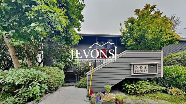 Building Photo - Top-floor 2-level condo with brand-new kitchen and ensuite bath – Utilities and internet included...