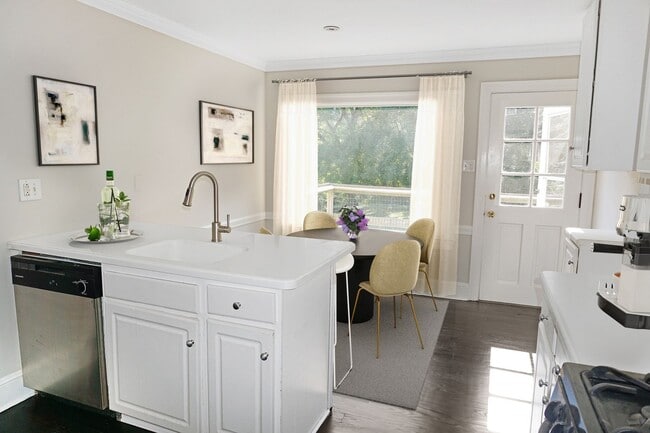 Photo - Luxury 3 Bed / 2 Bath Home in Villanova (R...