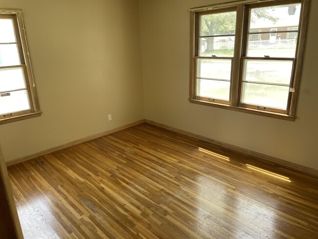 Building Photo - 2411 Dellrose