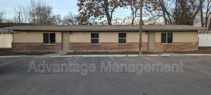 Building Photo - 467 E Elm St