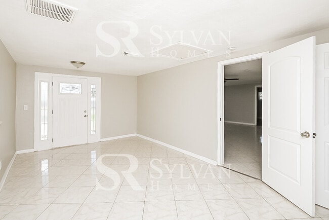 Foto del edificio - The living is easy in this 3 bedroom, 1 bathroom home